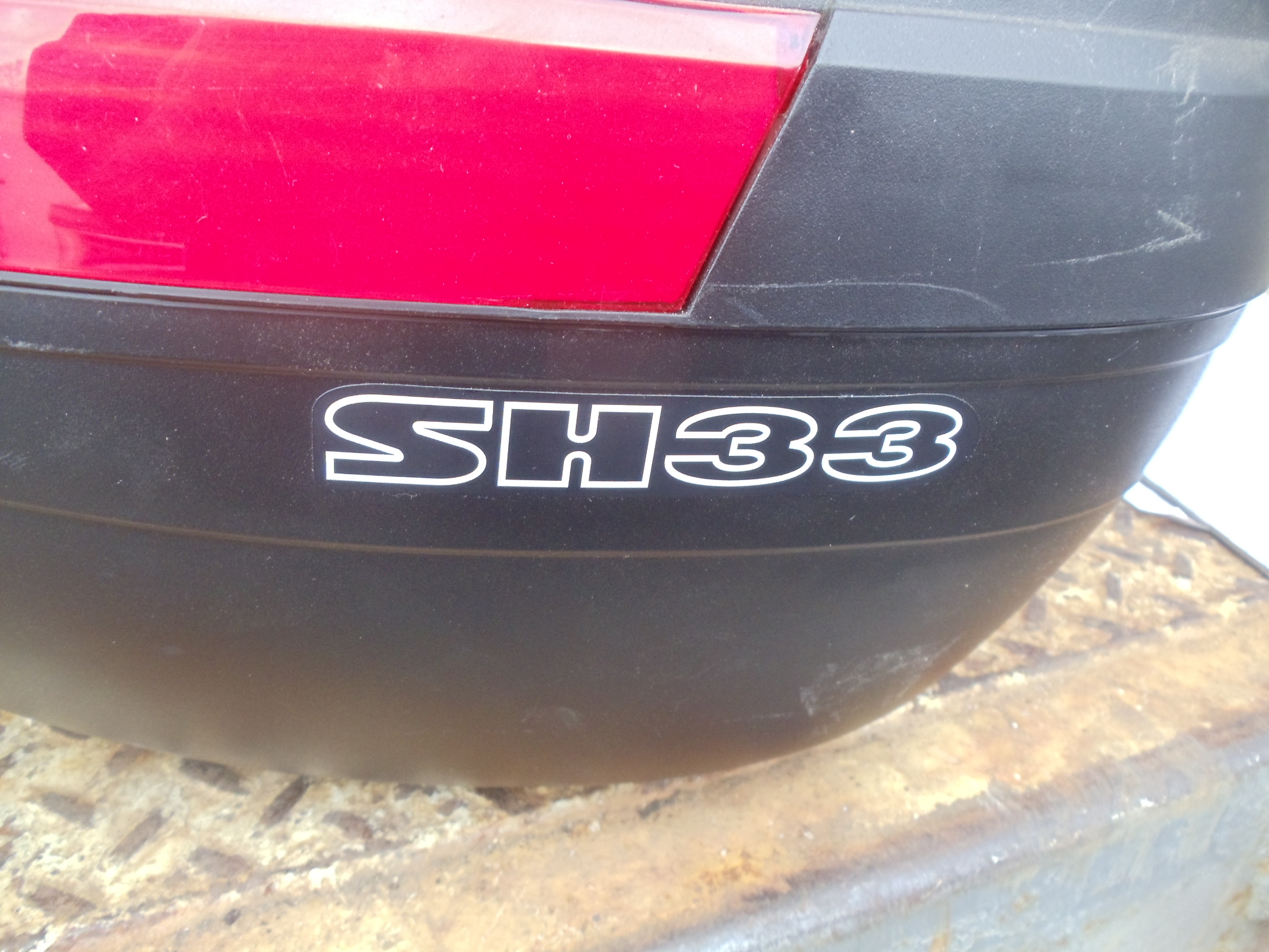 lot 22 image: Shad Sh 33