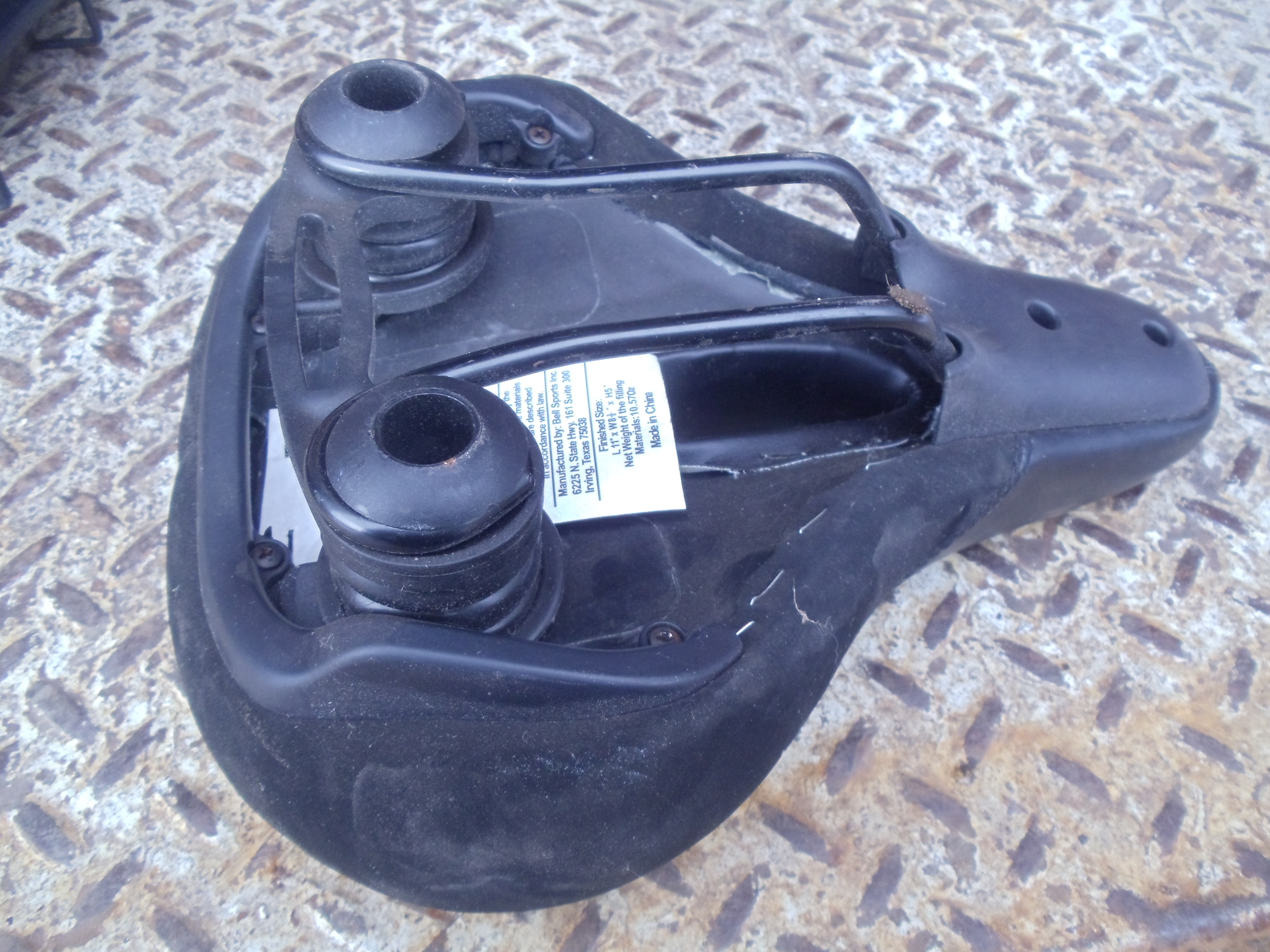 lot 25 image: Bell memory foam bicycle seat