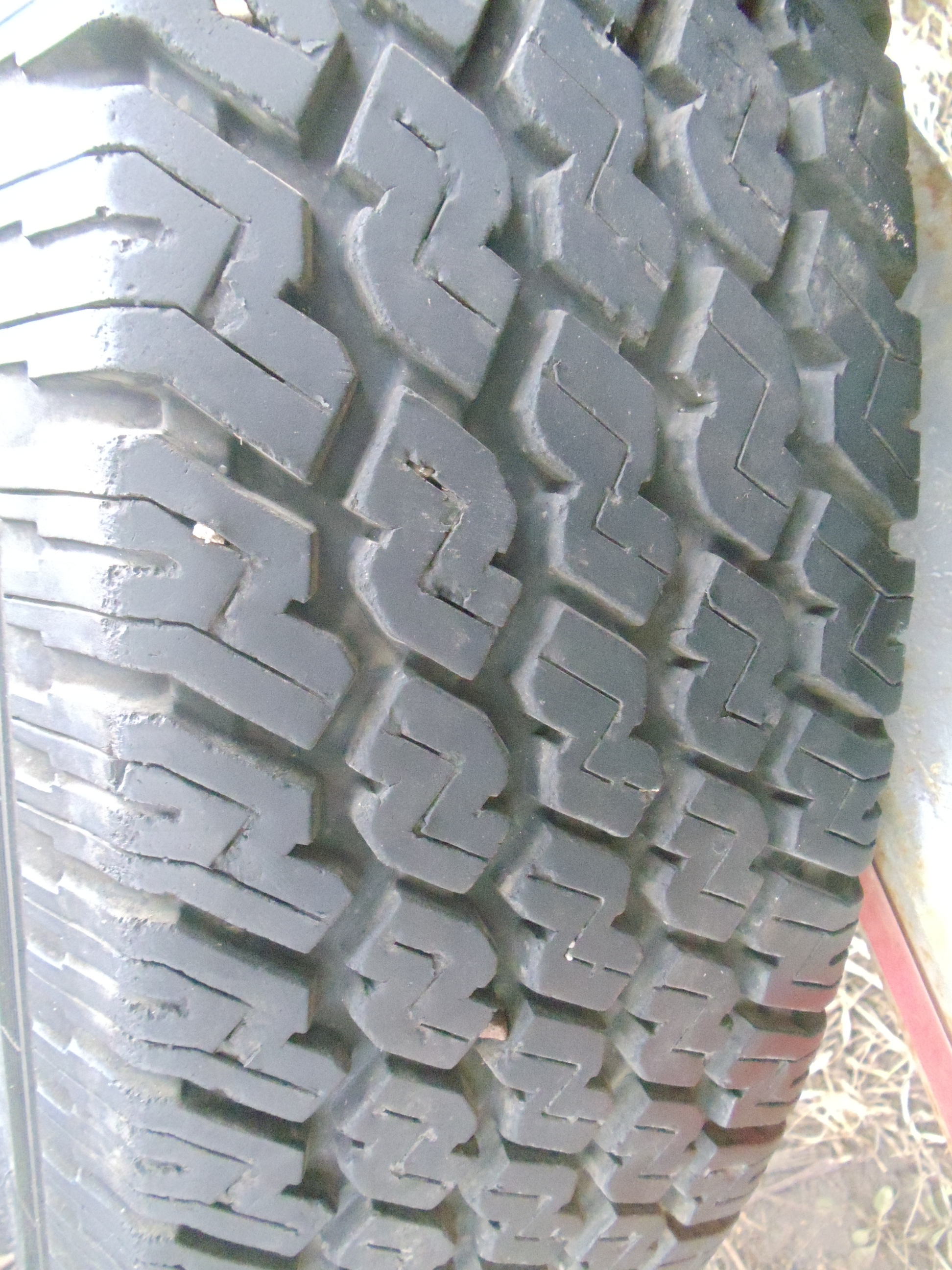 lot 27 image: Discoverer tire.