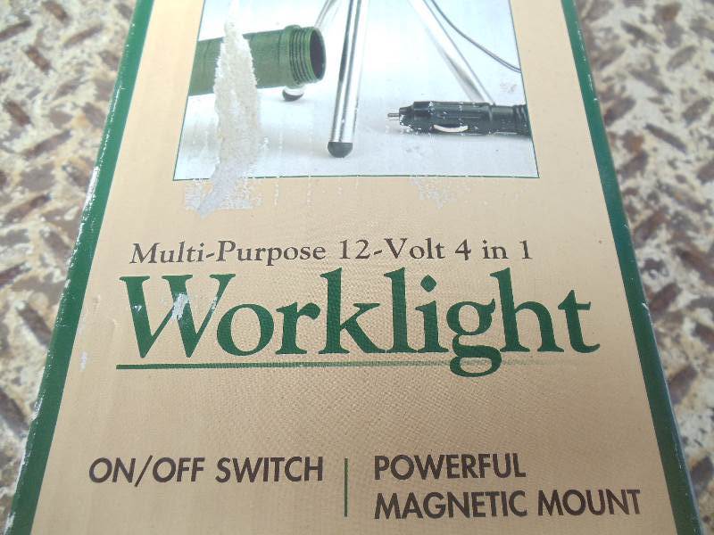 lot 28 image: Multi purpose 12 volt work light