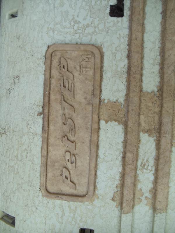 lot 31 image: Fold up dog ramp.