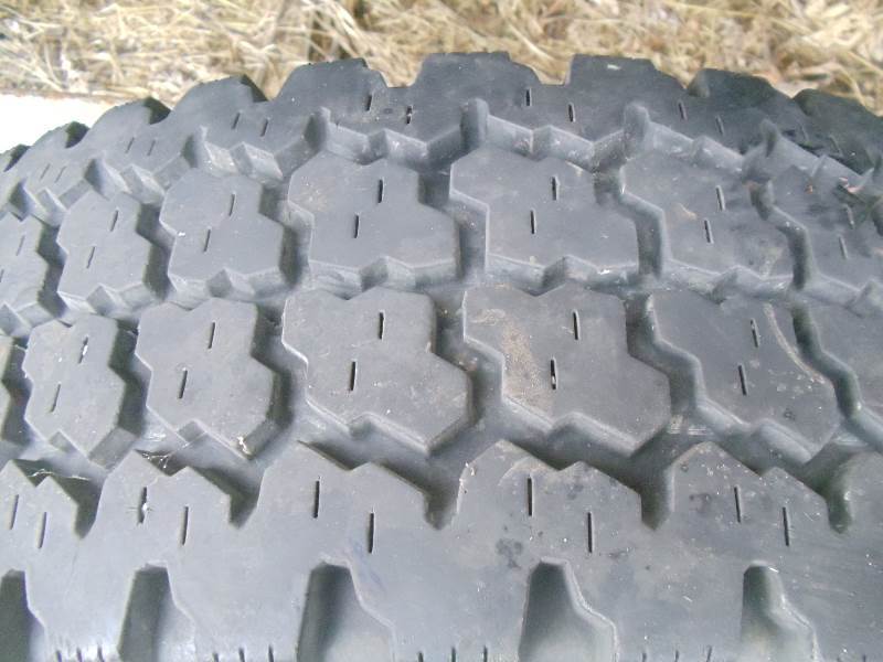 lot 32 image: Firestone tire