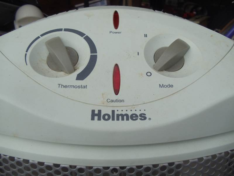 lot 35 image: Holmes radiant heater