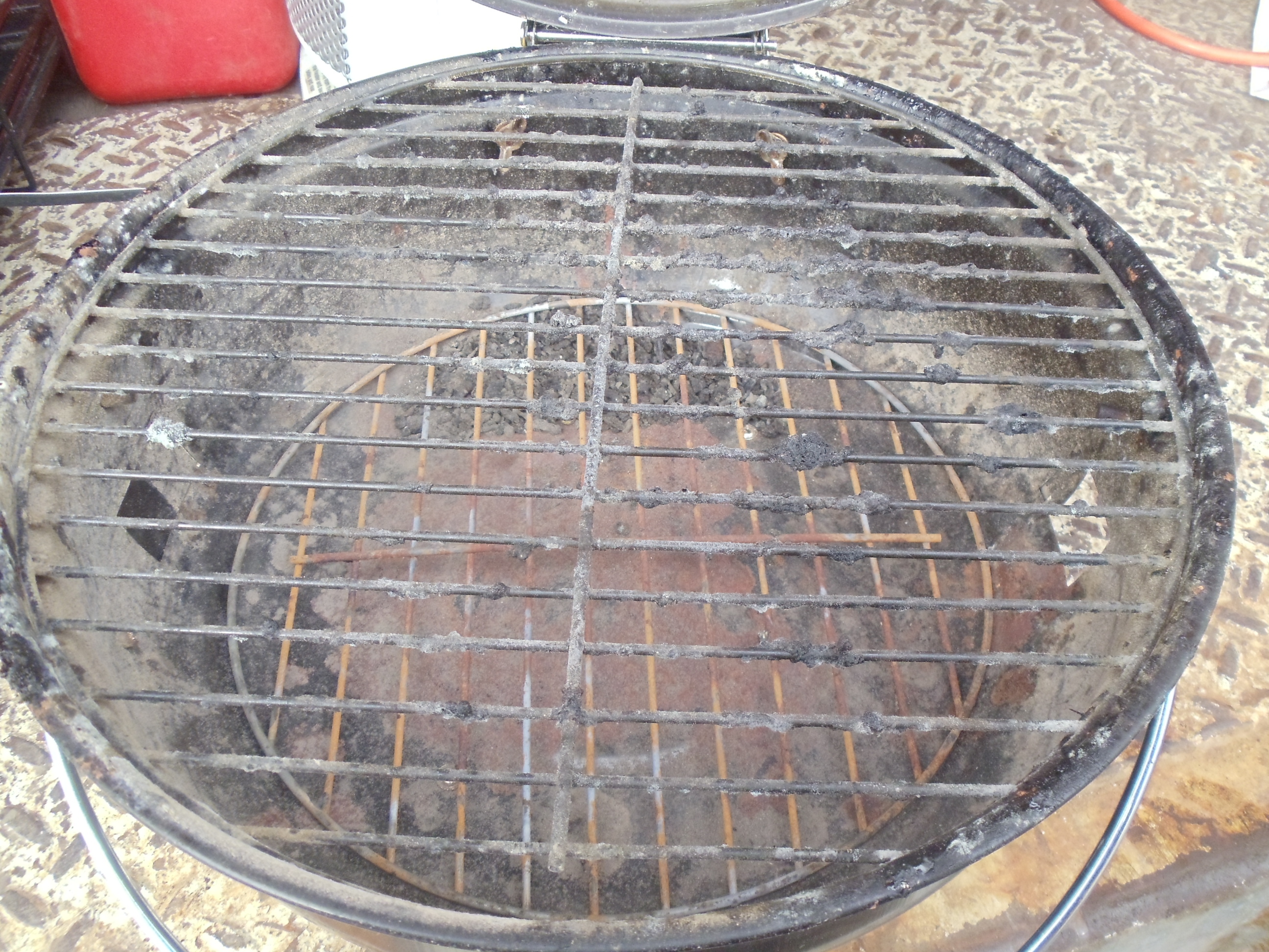 lot 36 image: Portable charcoal grill