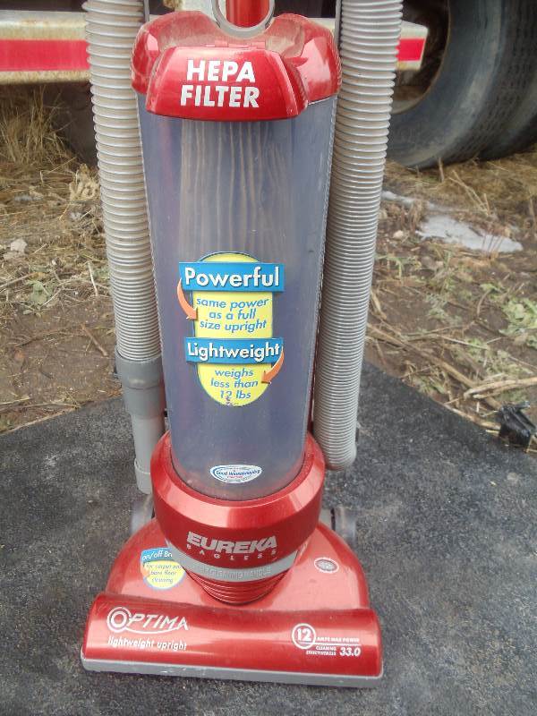 lot 39 image: Eureka Optima bagless vacuum