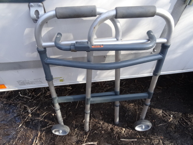 lot 71 image: Fold up aluminum walker