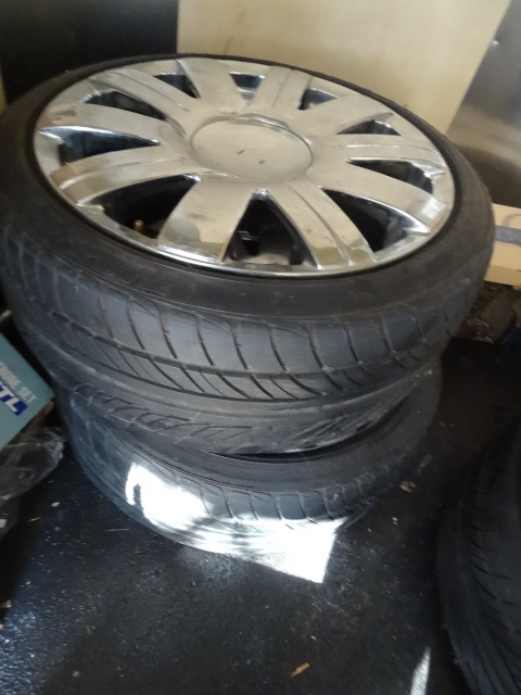lot 73 image: 4 aluminum rims with tires