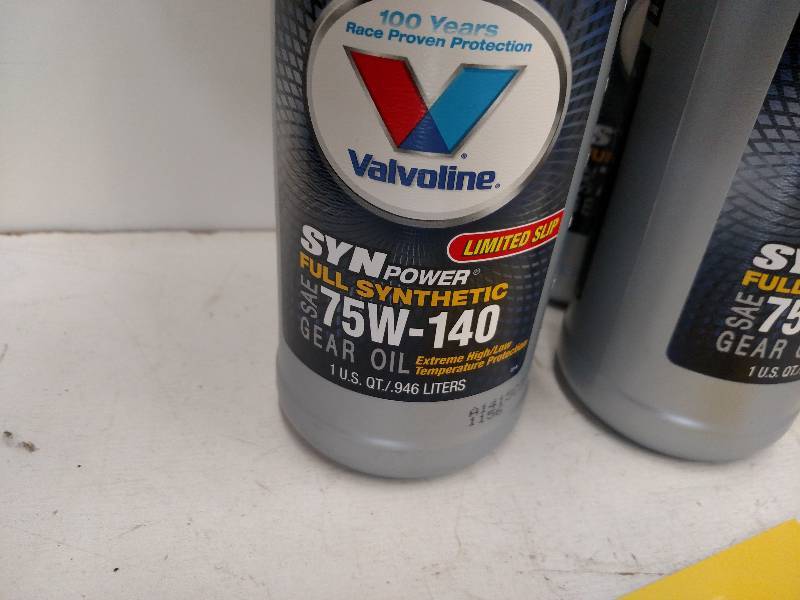 lot 120 image: (4) Quarts Valvoline 75W-140...