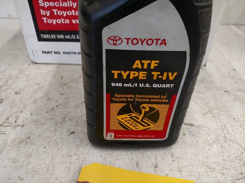 lot 121 image: (8) Quarts Toyota ATF Type T-IV...