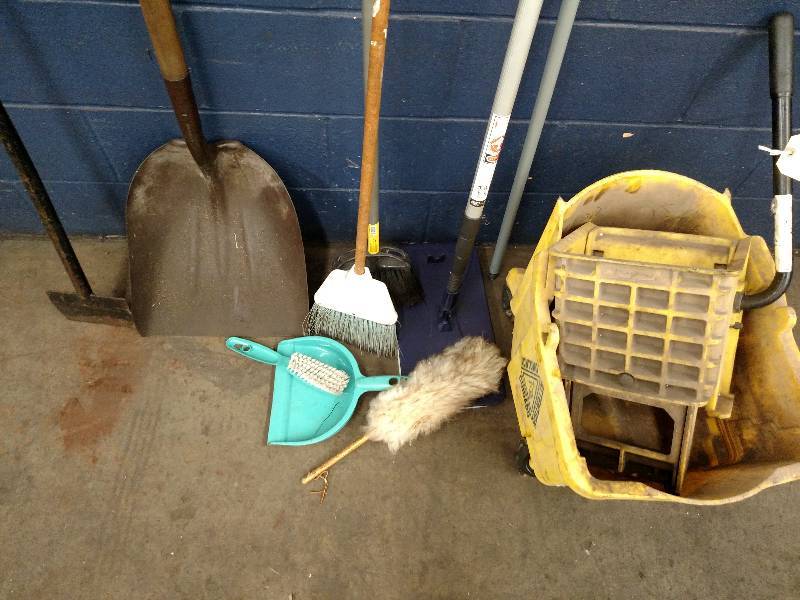 lot 172 image: Mop Bucket, Scraper, Shovel, Brooms...