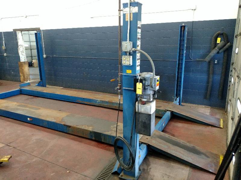 lot 1 image: Rotary Model SM123-10 12,000 lb. 4 ...