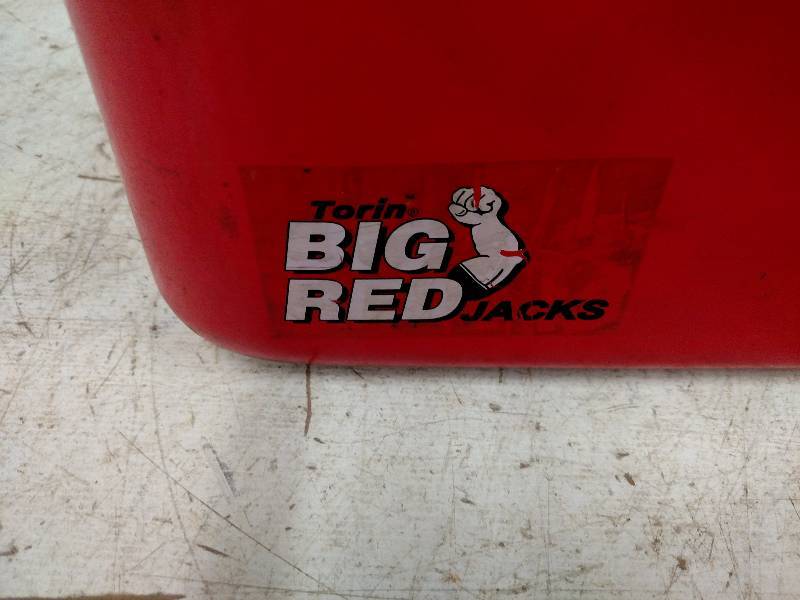 lot 11 image: Torin Big Red 3.5 Gallon Parts Wash...