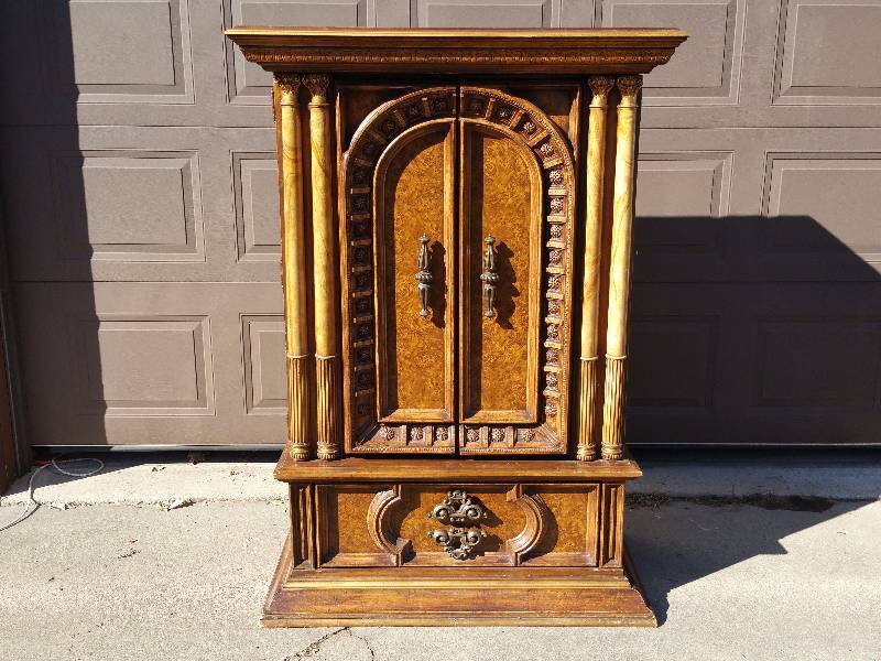 Ornate Gentlemens Dresser