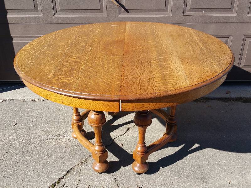 Beautiful Solid Quartersewn Oak Table