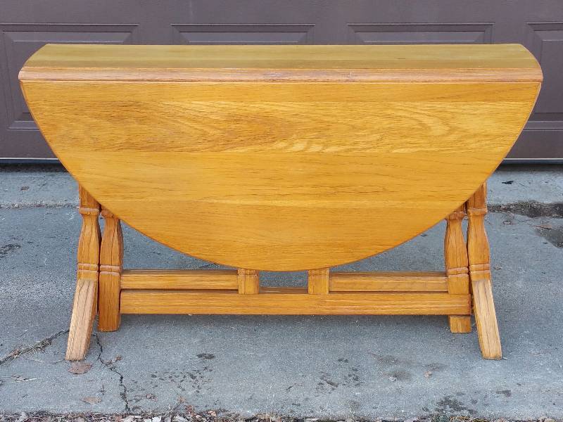 Horseshoe Western Gated Drop Leaf Table