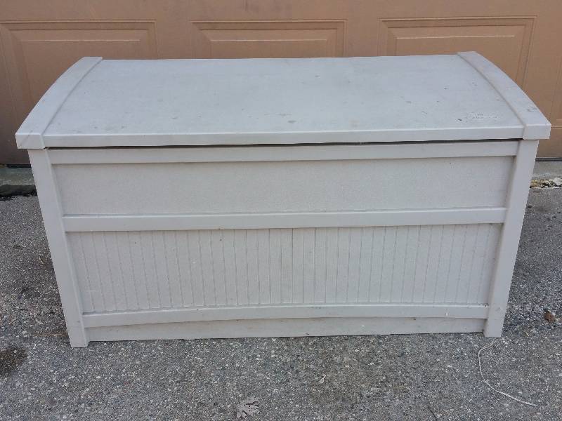 Suncast Outdoor  Indoor Storage Bin