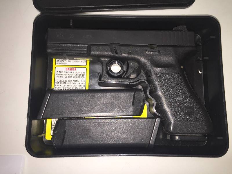 Glock 22 Gen 3 Semi-auto .40 cal Pistol
