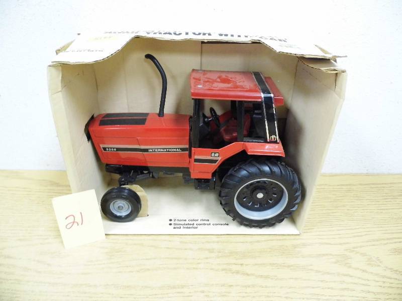 Ertl International Tractor 5088