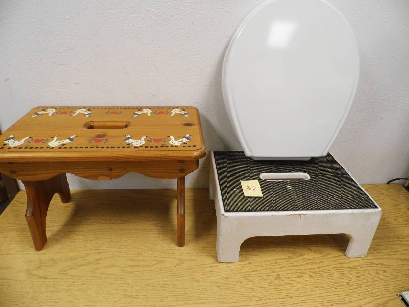 2 Stools & Toilet Seat
