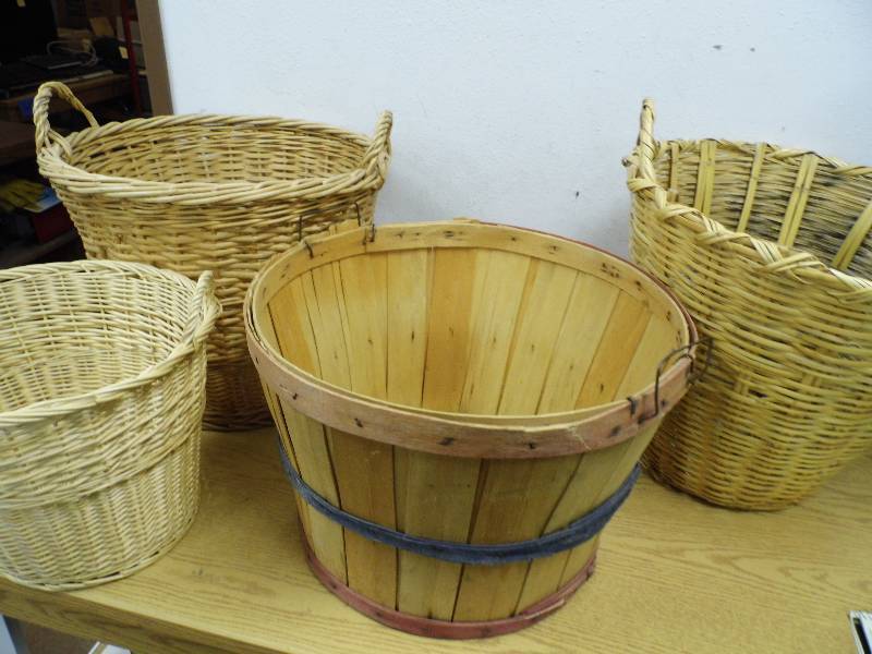 Bushel & Other Baskets w Misc