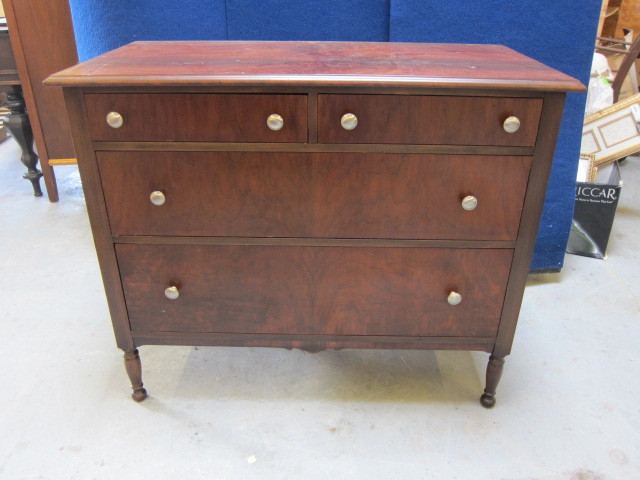 lot 3 image: Dresser