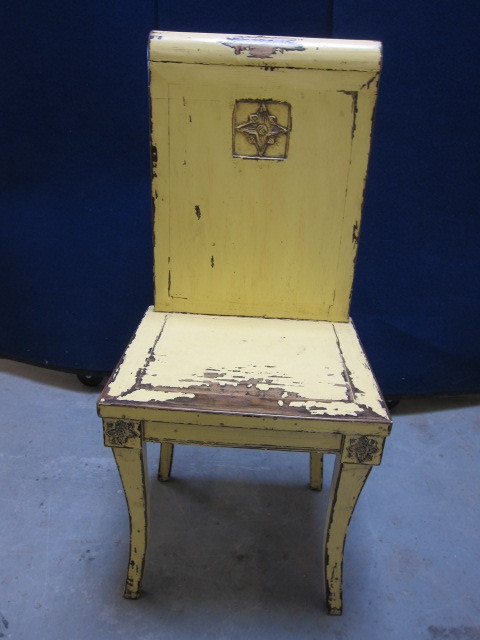 lot 6 image: Chair