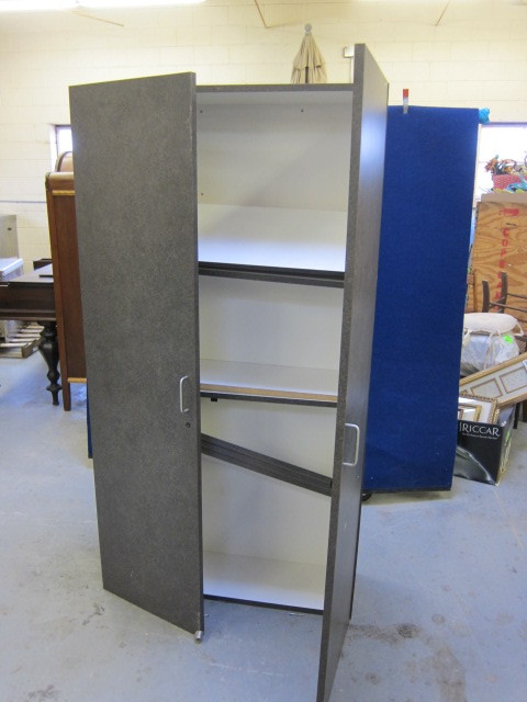 lot 13 image: Cabinet