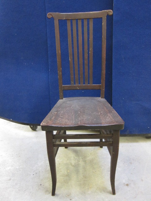lot 17 image: Chair