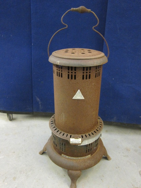 lot 24 image: Oil Stove