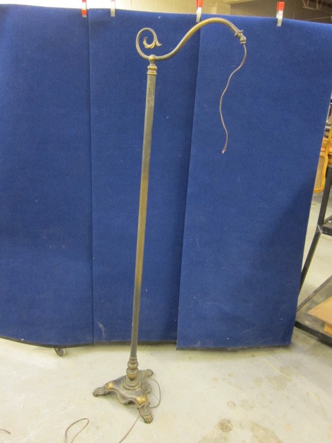 lot 25 image: Pole Lamp
