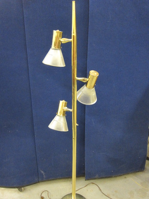lot 26 image: Pole Lamp