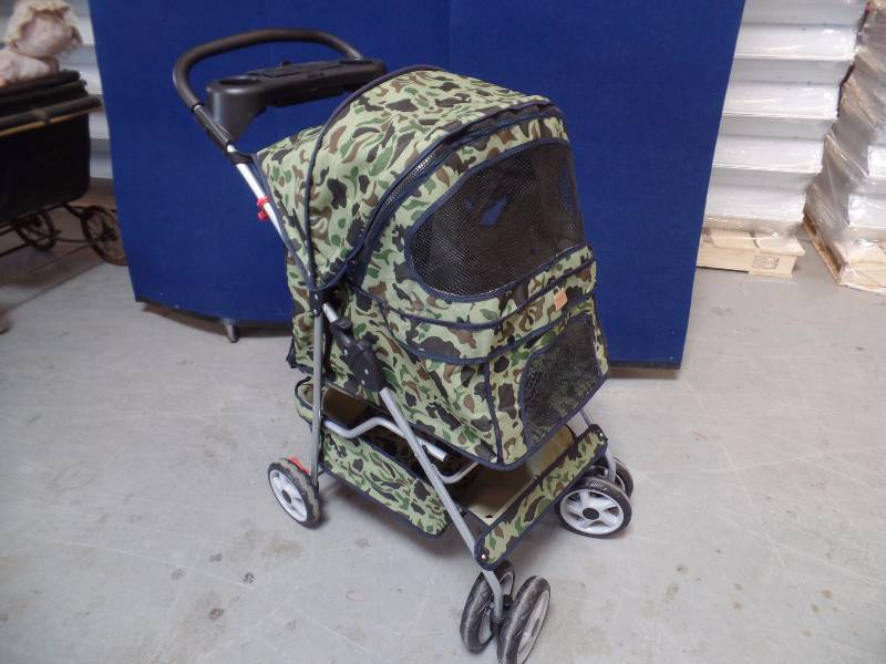 lot 34 image: Camouflage Pet Stroller