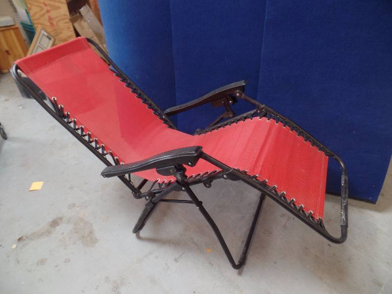 lot 37 image: Red Mesh Patio Lounger Chair