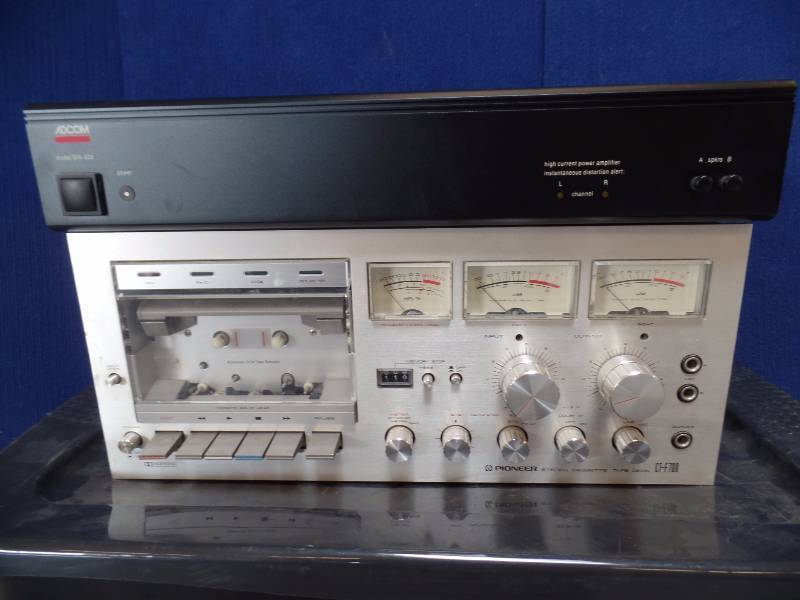 lot 38 image: Vintage Pioneer Tape Player