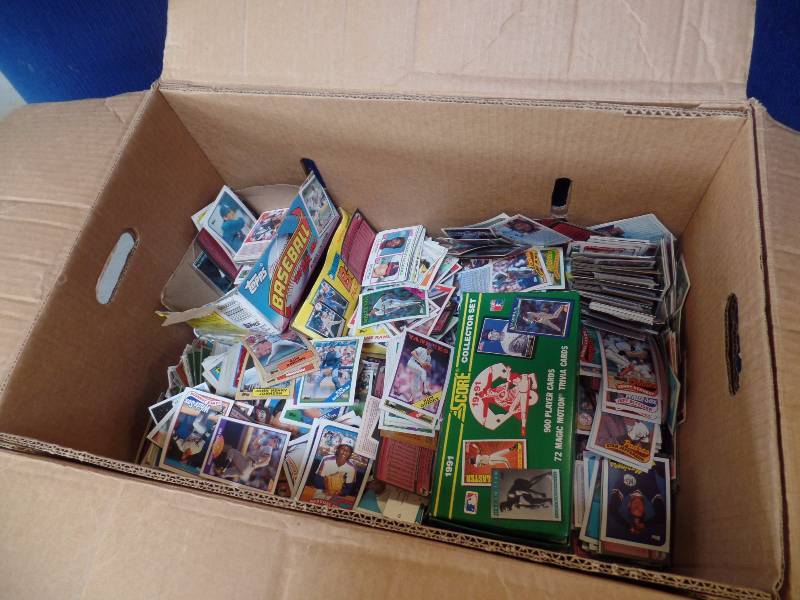 lot 40 image: Baseball Cards Variety Box