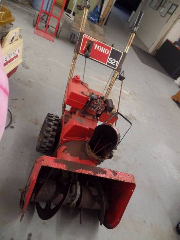 lot 57 image: Toro Snowblower