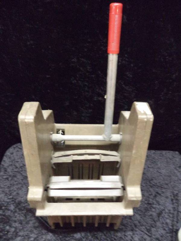 Mop Bucket Squeegie