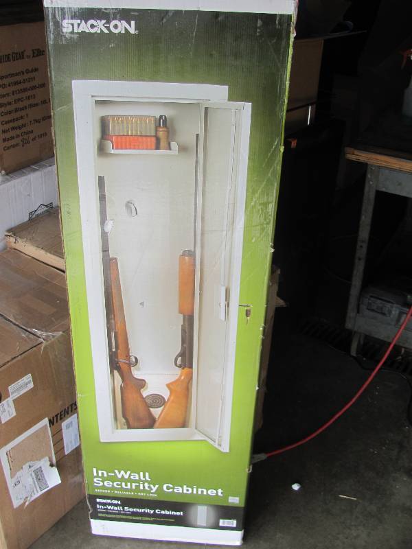 lot 39 image: Gun Safes