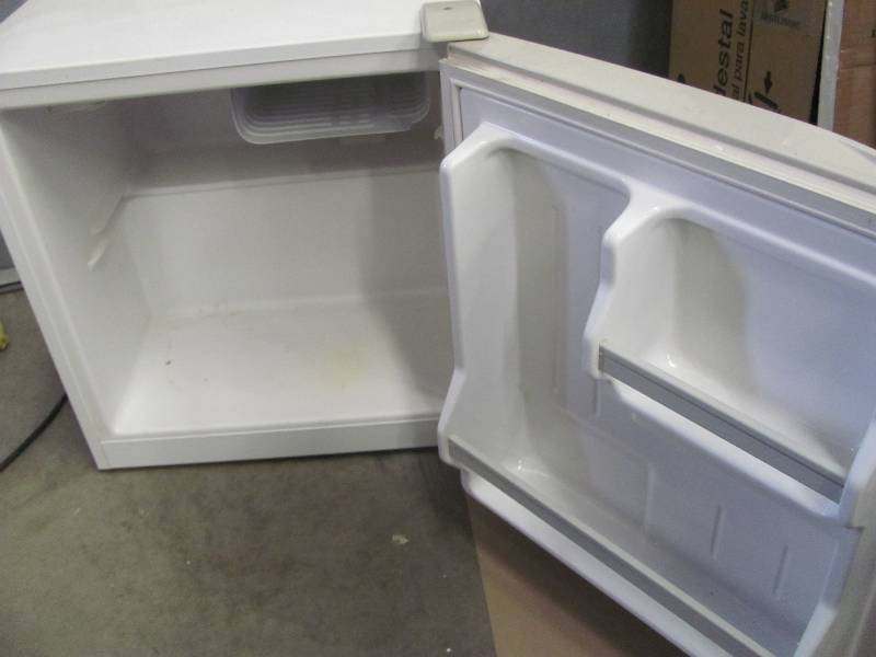 lot 78 image: Mini Refrigerators