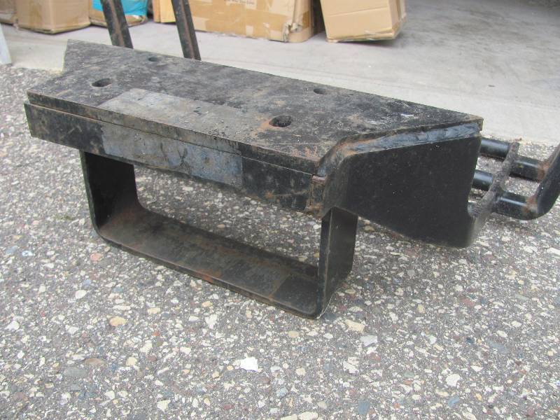 lot 79 image: Tractor Accessories
