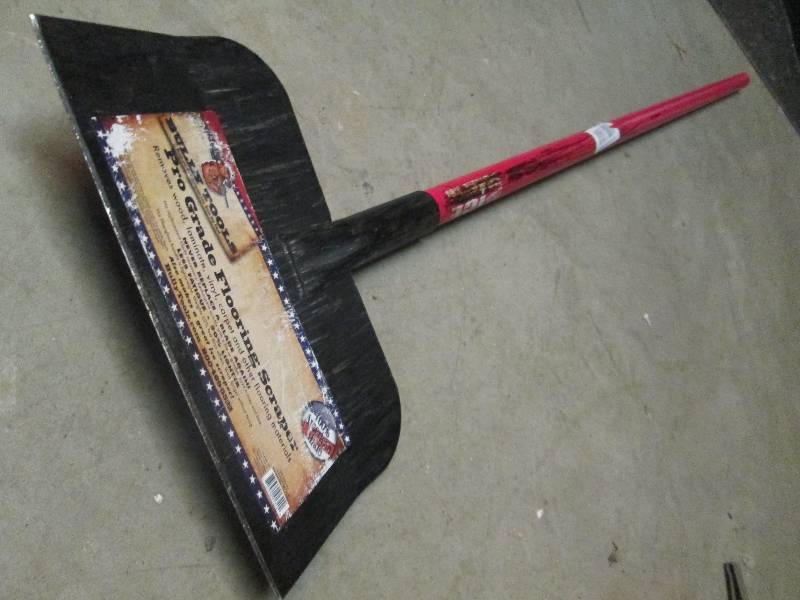 lot 219 image: Bully Tool Pro Grade Flooring Scrap...