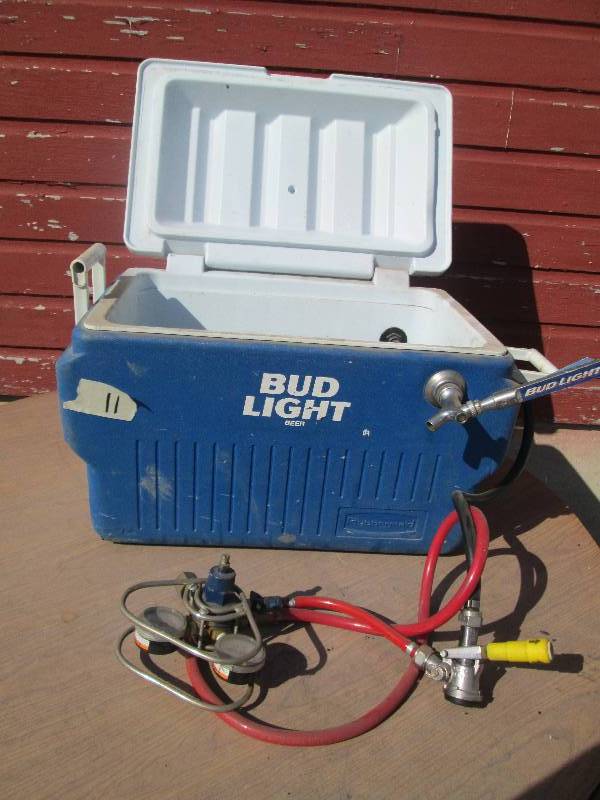 lot 11 image: Rubbermaid cooler with keg cooler ...