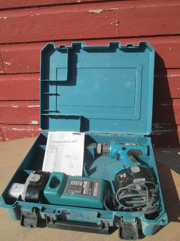 lot 13 image: Makita 18 volt cordless drill  dri...