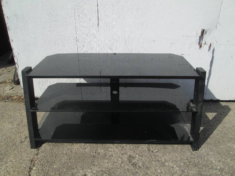 lot 17 image: 48 x 20 x 22 black metal frame TV ...