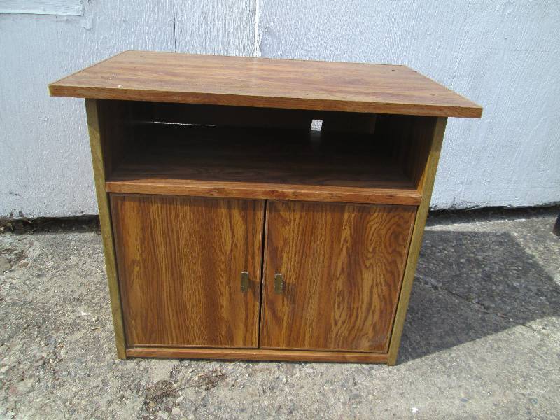 lot 37 image: small wooden bedside stand 18 x 27 ...