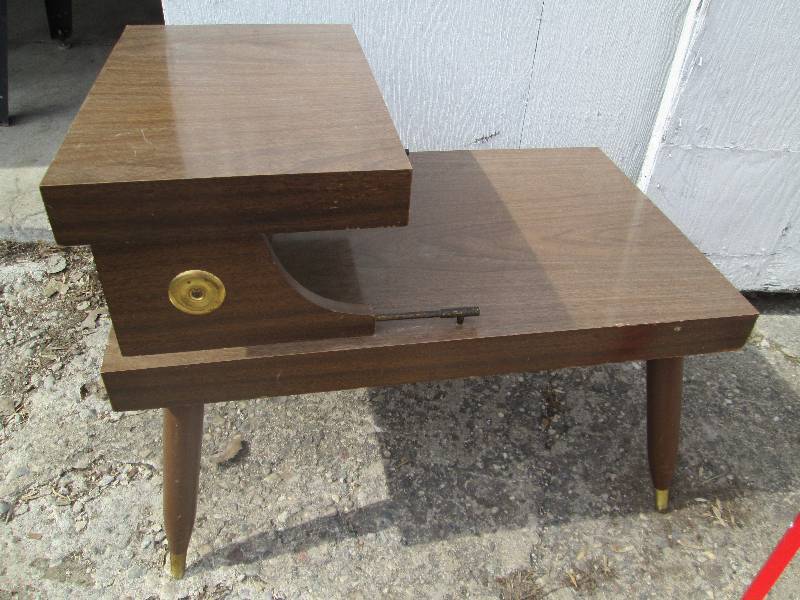 lot 39 image: small wooden table 28 x 17.5 x 22...