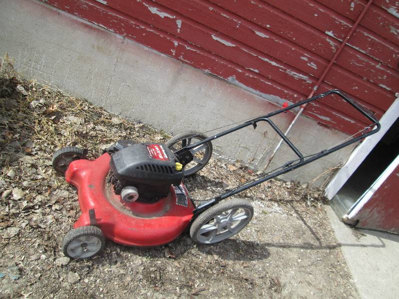 lot 41 image: yard machine 4 HP 22 cut cut law...