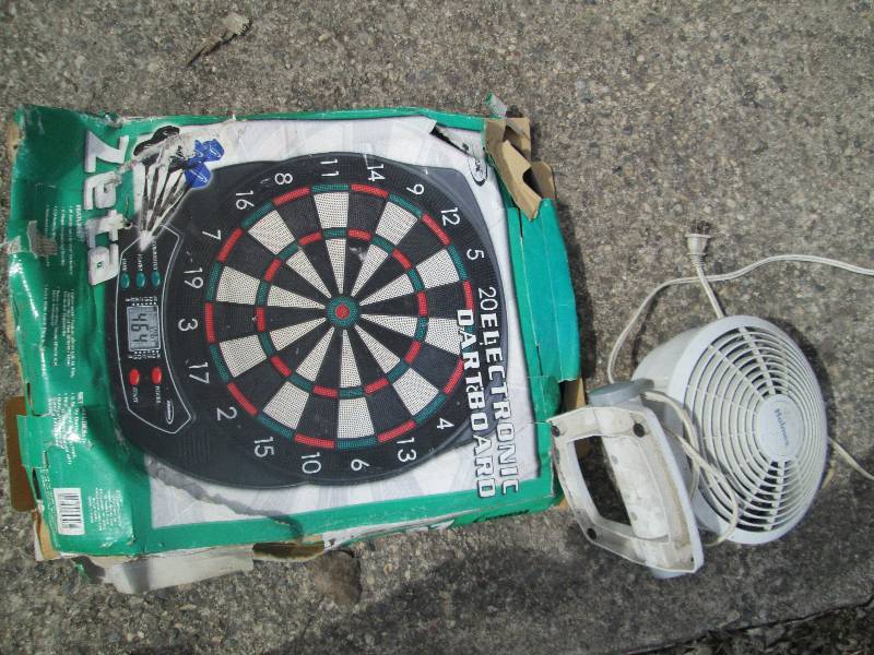 lot 43 image: Zeta electriconic dart board ...