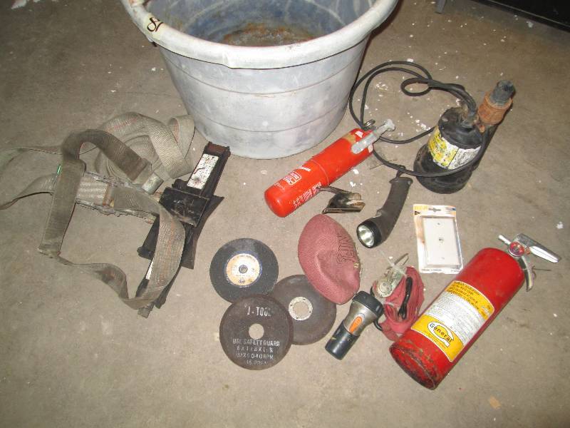 lot 81 image: lot of garage items includes heavy ...
