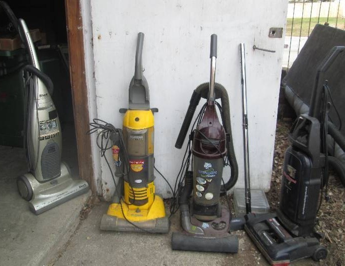 lot 66 image: lot of vacuum cleaners ...